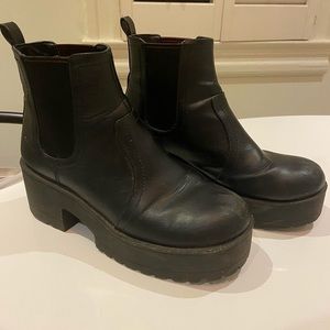 PRINCESS POLLY BLACK HEELED BOOTS!